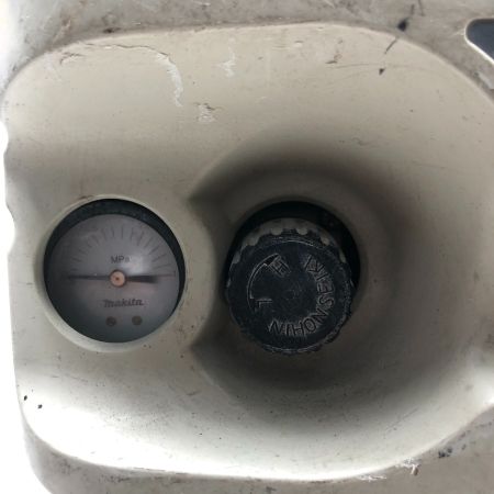  MAKITA マキタ エアコンプレッサー キズ汚れあり　100V AC700 アイボリー