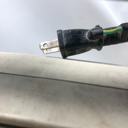  MAKITA マキタ エアコンプレッサー キズ汚れあり　100V AC700 アイボリー