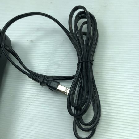  MAKITA マキタ 工具関連用品 バッテリー充電器 本体のみ コード式 100v DC18RD ブラック