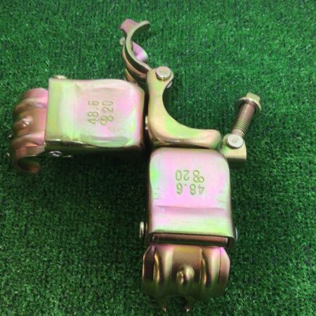   単管用 クランプ 3連マルチクランプ直交10個入り