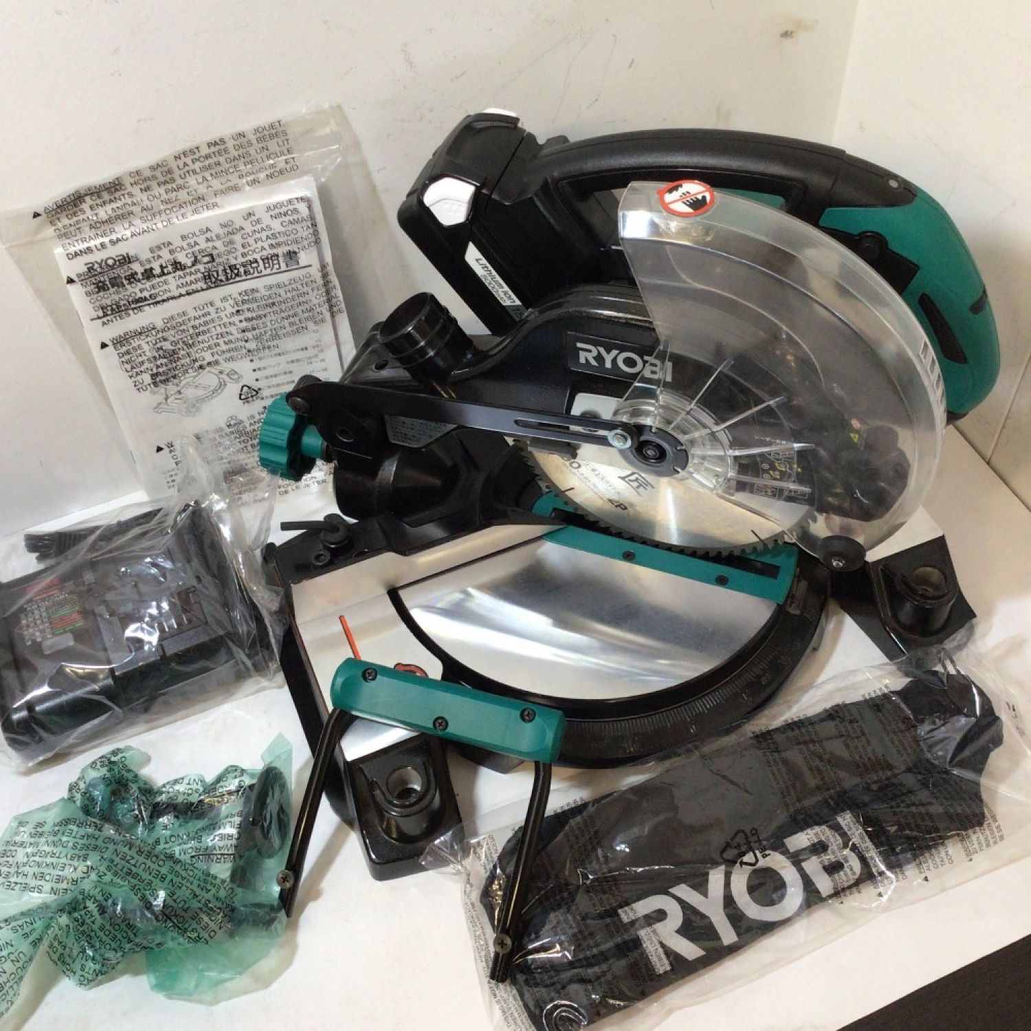 中古】 RYOBI リョービ 190mm 充電式卓上丸ノコ 18V 5,0Ah BTS-180L5 S