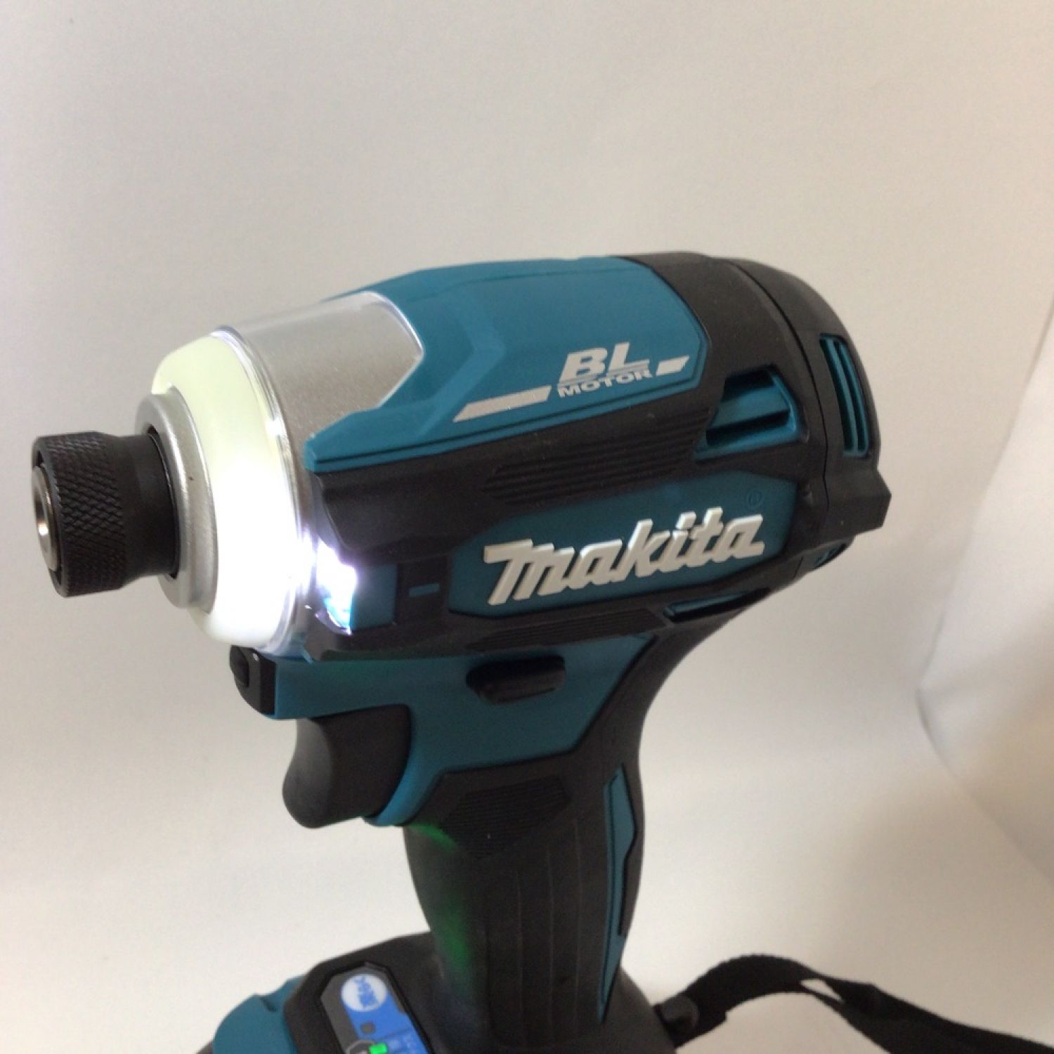 中古】 MAKITA マキタ 充電式インパクトドライバ 18V/6,0Ah バッテリー