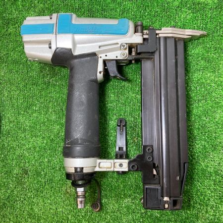  MAKITA マキタ 15~50mm 常圧エア仕上釘打機 ケース付 AF502