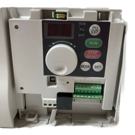  MITSUBISHI ミツビシ 汎用インバータ FREQROL AC200~240V 50/60Hz FR-S520E-3.7K ホワイト