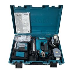 ＊＊ MAKITA マキタ 18V 充電式タッカ　13～25ｍｍ　バッテリ2個・充電器・ケース付 ST421D ブルー Bランク