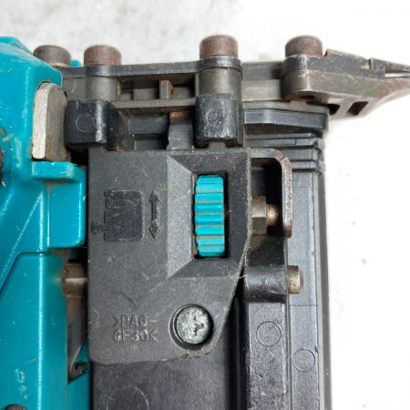  MAKITA マキタ 35mm 18V充電式フィニッシュネイラ バッテリ無し・ケース付 FN350D ブルー