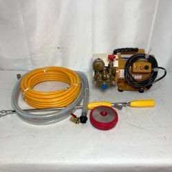 ＊＊ キヨーワ ※長期保管品　ポータブル型高圧洗浄機　無給油式　ホース・ノズル他付属品付 KYC-40A オレンジ Aランク