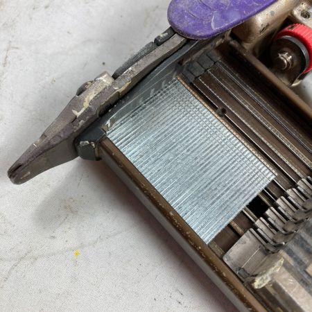  HITACHI 日立 55mm 常圧仕上釘打ち機 ケース付 NT55M パープル