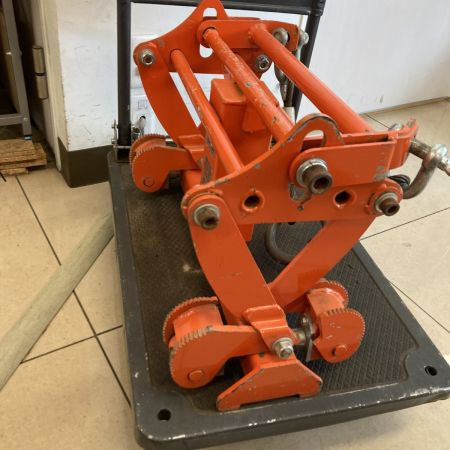  SANKYO 内吊 U字溝吊りクランプ 定格容量1000kg 内吊りワイド7 オレンジ