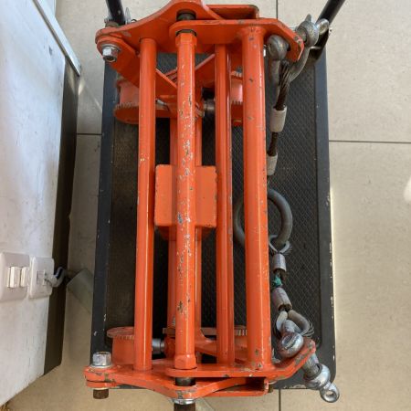  SANKYO 内吊 U字溝吊りクランプ 定格容量1000kg 内吊りワイド7 オレンジ