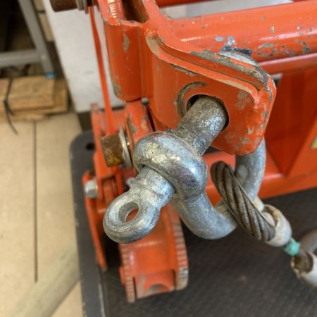  SANKYO 内吊 U字溝吊りクランプ 定格容量1000kg 内吊りワイド7 オレンジ