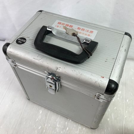  MAKITA マキタ 赤レーザー墨出し器 おおがね・通り芯・ろく　ケース付・受光器無 SK308PH ブラック
