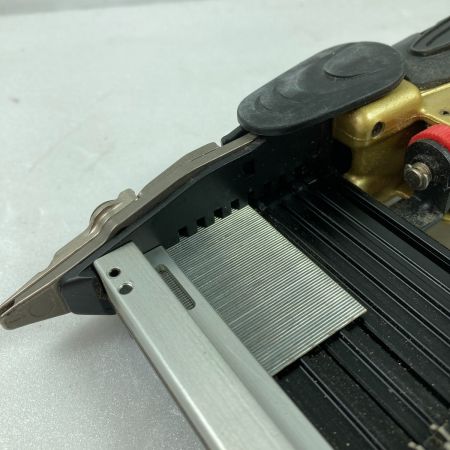  HITACHI 日立 55mm 高圧ピン釘打ち機 ケース付 NP55HM ブラック×ゴールド