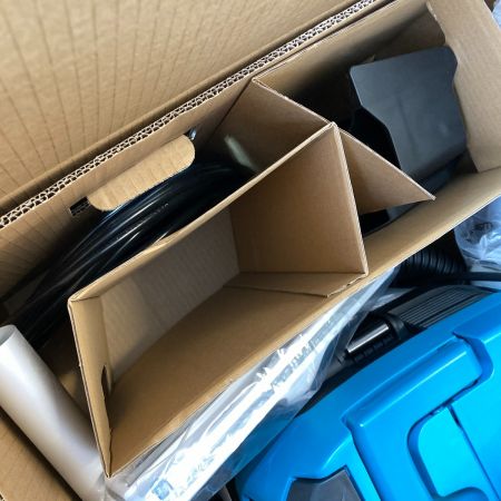  MAKITA マキタ 18V+18V 充電式ハイブリッド集じん機 ※バッテリ、充電器は付属しません。 VC860DZ