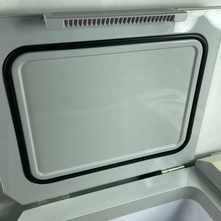  MAKITA マキタ 2電源式冷温庫 本体のみ 排気口割れあり 本体のみ ※ACアダプター・バッテリ・充電器なし CW180D