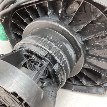  MAKITA マキタ 乾湿両用集じん機 ホースセット付属 483 ブルー