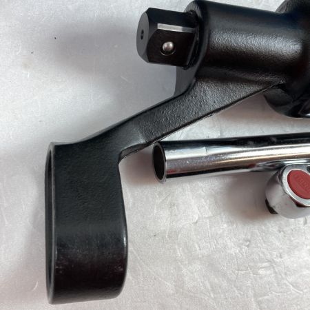  TONE トネ 大型バス・トラック用 タイヤ用パワーレンチ 差込角25.4mm ケース入り ※欠品あり 8-330TW シルバー