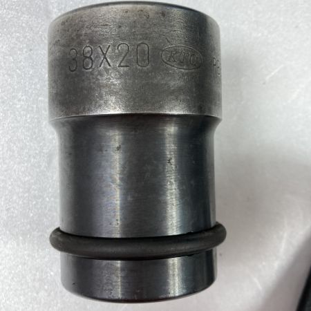  TONE トネ 大型バス・トラック用 タイヤ用パワーレンチ 差込角25.4mm ケース入り ※欠品あり 8-330TW シルバー