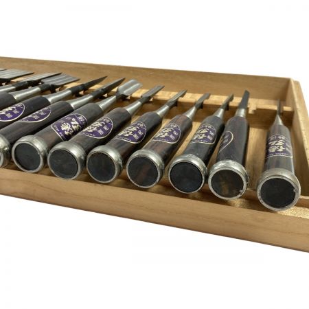  徳弘 鑿 ノミ  紫丹柄入 別誂四ッ裏「徳弘組追入」三代目佐太郎作 15本組 桐箱入り ブラウン