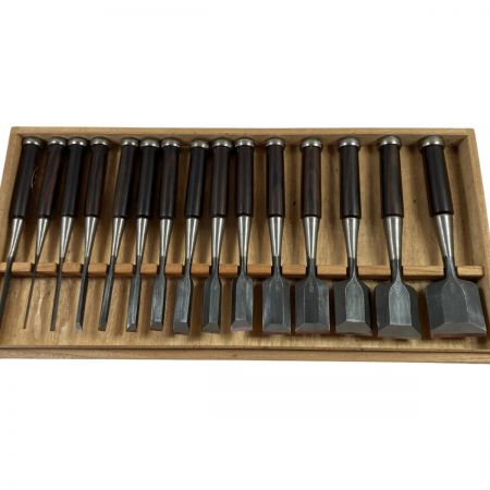  徳弘 鑿 ノミ  紫丹柄入 別誂四ッ裏「徳弘組追入」三代目佐太郎作 15本組 桐箱入り ブラウン