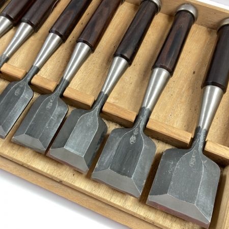  徳弘 鑿 ノミ  紫丹柄入 別誂四ッ裏「徳弘組追入」三代目佐太郎作 15本組 桐箱入り ブラウン