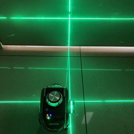  シンワ測定 グリーンレーザー墨出し器 (縦フルライン×2、横フルライン) ケース付  71610 グリーン