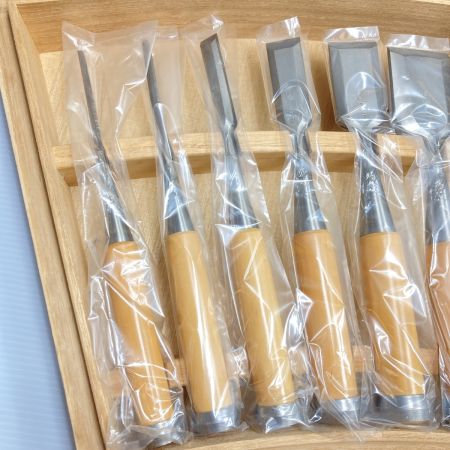   のみ 鑿「菊弘丸」金象眼龍彫入 越後國三条住人 永桶昭三/扇田重勝作 15本組 桐箱入り