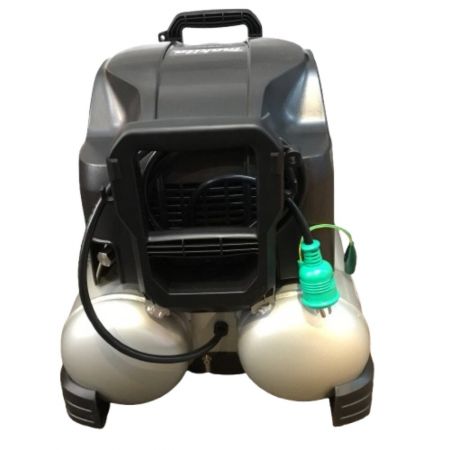  MAKITA マキタ エアコンプレッサー 本体のみ AC500XG ブラック