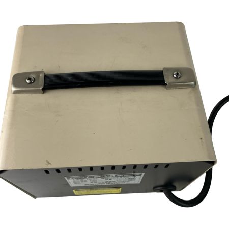 ЗЗ IKURA SEIKI CO.,LTD. 育良精機 変圧器  本体のみ コード式 200v→100v TB-20 ブラック