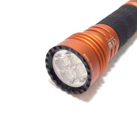  OLIGHT 懐中電灯 程度A 充電ケーブル・ホルダー付 N81600902 美品 Seeker4 Pro オレンジ