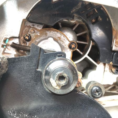 MAKITA マキタ 充電式マルノコ HS631D