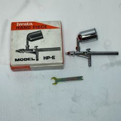ΘΘ Iwata エアブラシ 0.8m/m ラッカー用 HP-E2 Cランク