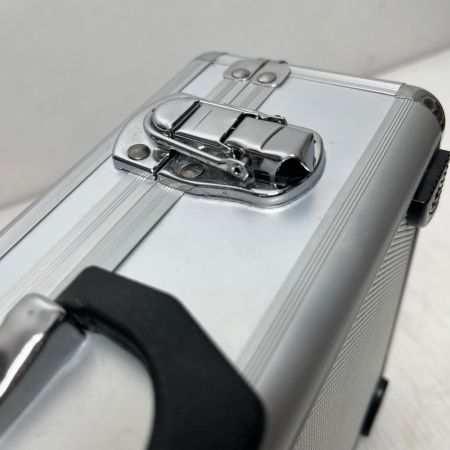  MAKITA マキタ ペンインパクトドライバ  充電器・充電池2個・ケース付 TD022D ブラック