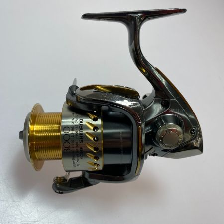 SHIMANO シマノ スピニングリール  04ステラ3000バサートノブ交換済み、純正ノブ有  01846