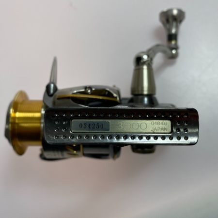  SHIMANO シマノ スピニングリール  04ステラ3000バサートノブ交換済み、純正ノブ有  01846