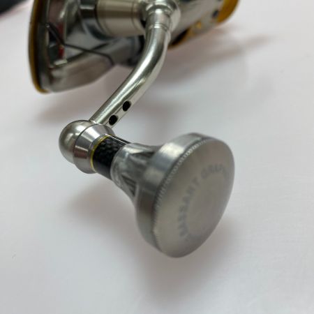  SHIMANO シマノ スピニングリール  04ステラ3000バサートノブ交換済み、純正ノブ有  01846