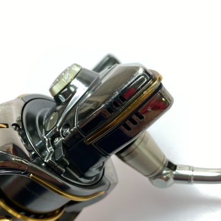  SHIMANO シマノ スピニングリール  04ステラ3000バサートノブ交換済み、純正ノブ有  01846