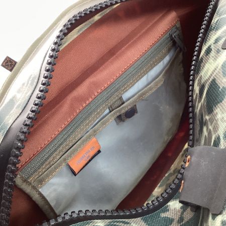  fishpond サンダーヘッド 水中防水フライフィッシングスリングパック エコリバーベッド迷彩