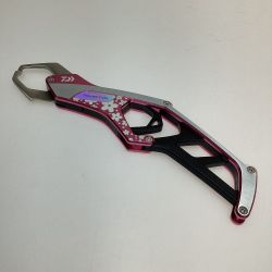 §§ DAIWA ダイワ 釣り用品 釣り小物 フィッシュグリップ ボタニカルピンク 桜 サクラ 程度B ST225 Bランク