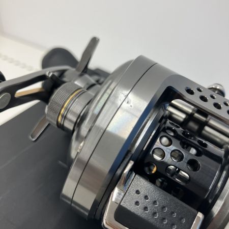 σσ SHIMANO シマノ SHIMANO   17カルカッタコンクエストBFS HG-Ｌ　箱・説明書・カバー・メンテナンスオイル付き 03676
