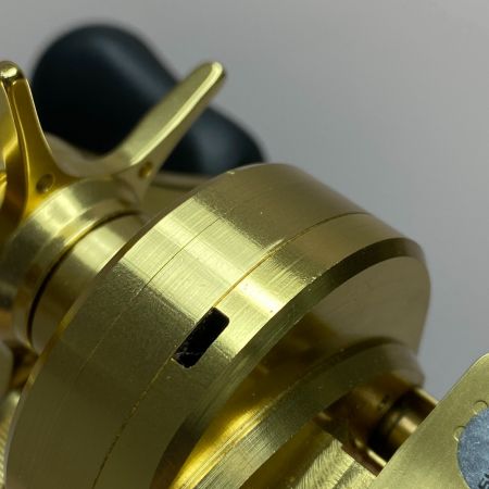  SHIMANO シマノ 21カルカッタコンクエスト 100HG 右巻き 04236 ベイトリール 程度AB