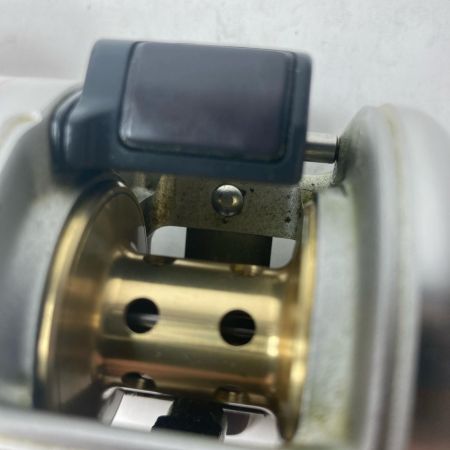 SHIMANO シマノ ベイトリール 05カルカッタ 100 01957 箱・リールポーチ付