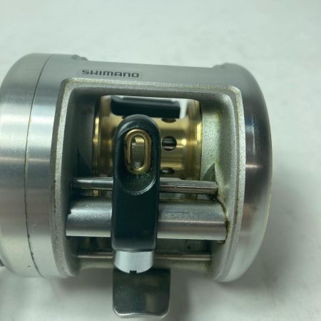 SHIMANO シマノ ベイトリール 05カルカッタ 100 01957 箱・リールポーチ付