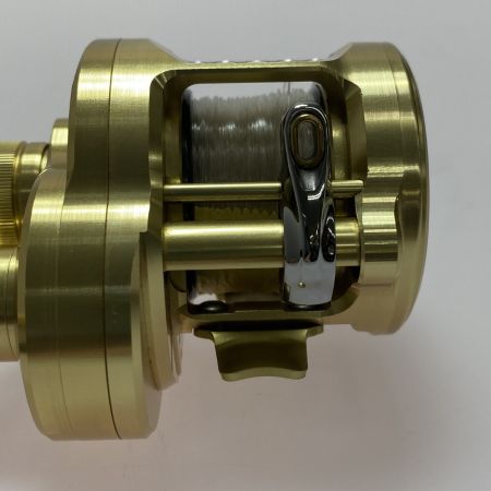  SHIMANO シマノ 22カルカッタコンクエスト 200XG 044402 ベイトリール 程度B 箱付