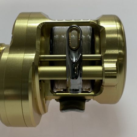  SHIMANO シマノ 23カルカッタコンクエストMD 300XG 045928 ベイトリール 程度B 箱付 純正ハンドル付