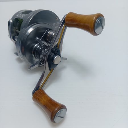 SHIMANO シマノ ベイトリール  17カルカッタ コンクエストBFS HG-L 小傷有・ハンドルノブカスタム 程度B 箱・純正ハンドル付属 03676