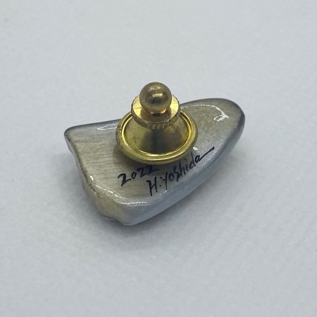   吉田光 ピンバッジ 程度A