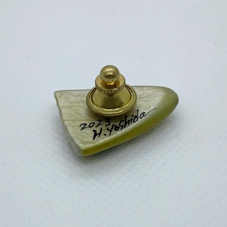  吉田光 ブローチ 程度A