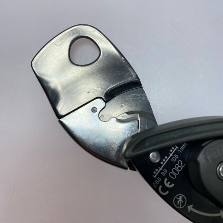  PETZL ビレイデバイス グリグリ 程度B