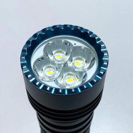  OLIGHT LEDフラッシュライト 程度B マグネットケーブル・充電池2個・ケース付 Seeker 3 Pro
